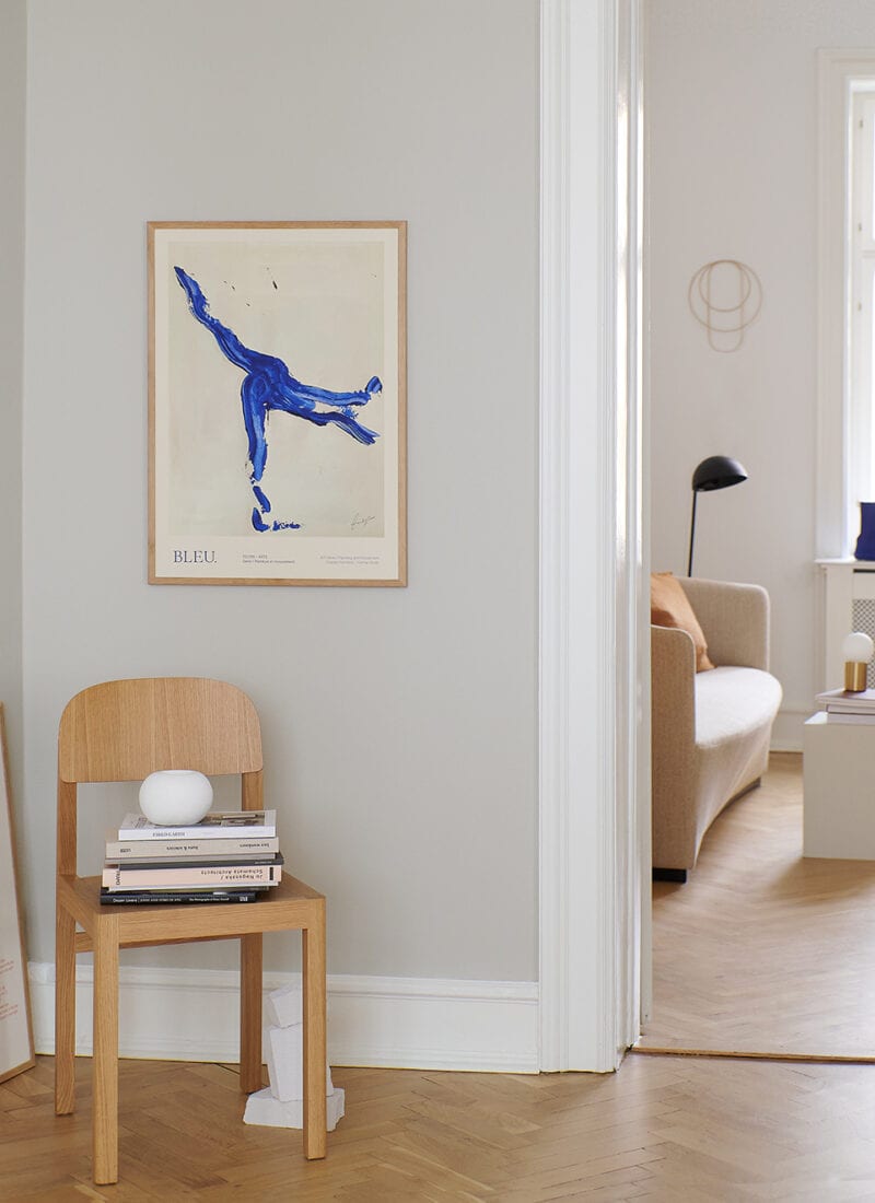 Lucrecia_Rey_Caro_Bleu_Lifestyle_Low_Res-800x1100