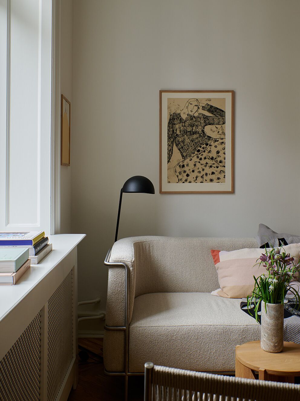 Rosie_McGuinness_Leaning_Woman_Lifestyle_Low_Res