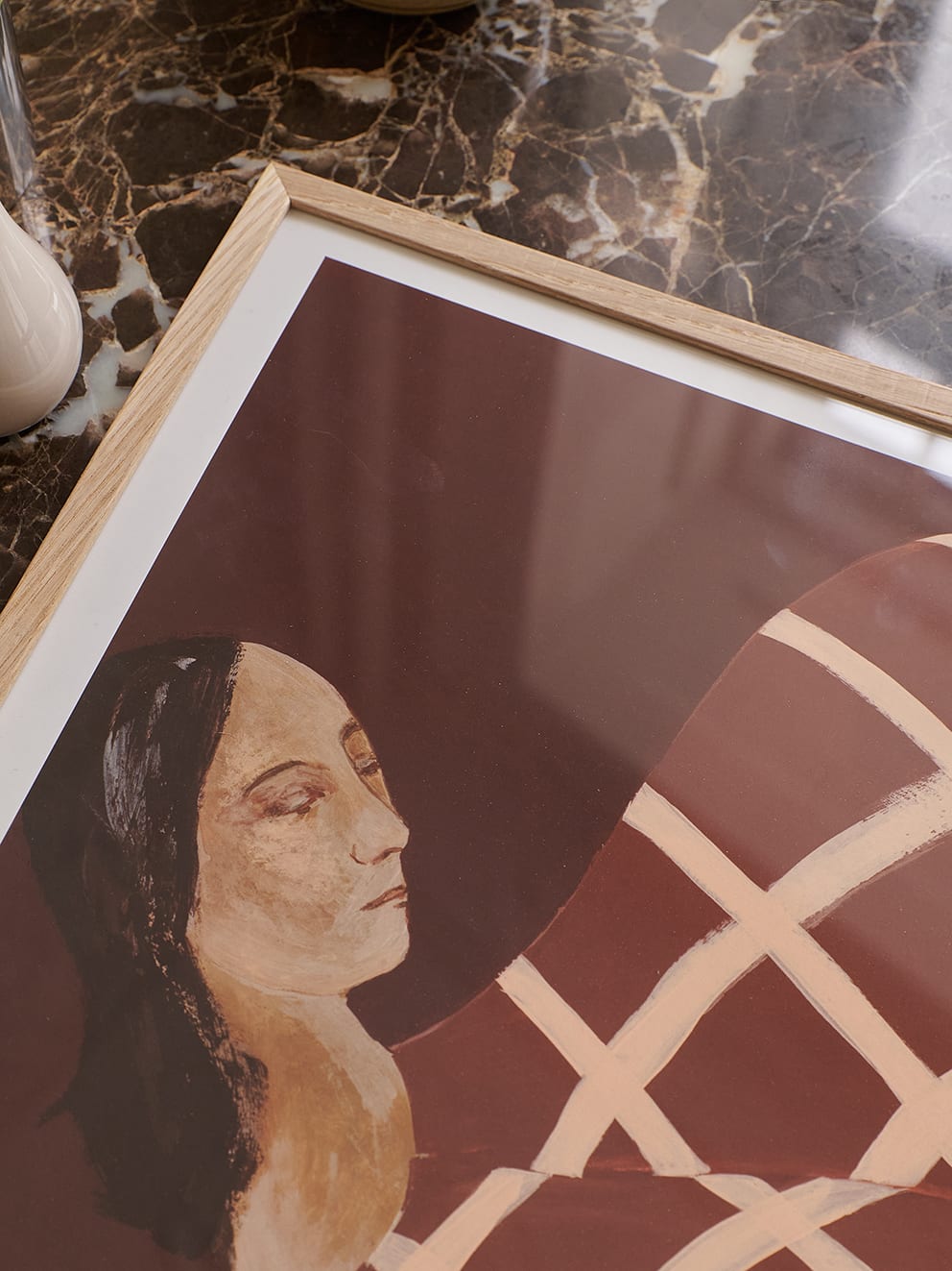 Sofia_Lind_Waiting_At_Art_Et_Metiers_Close_Up_Low_Res