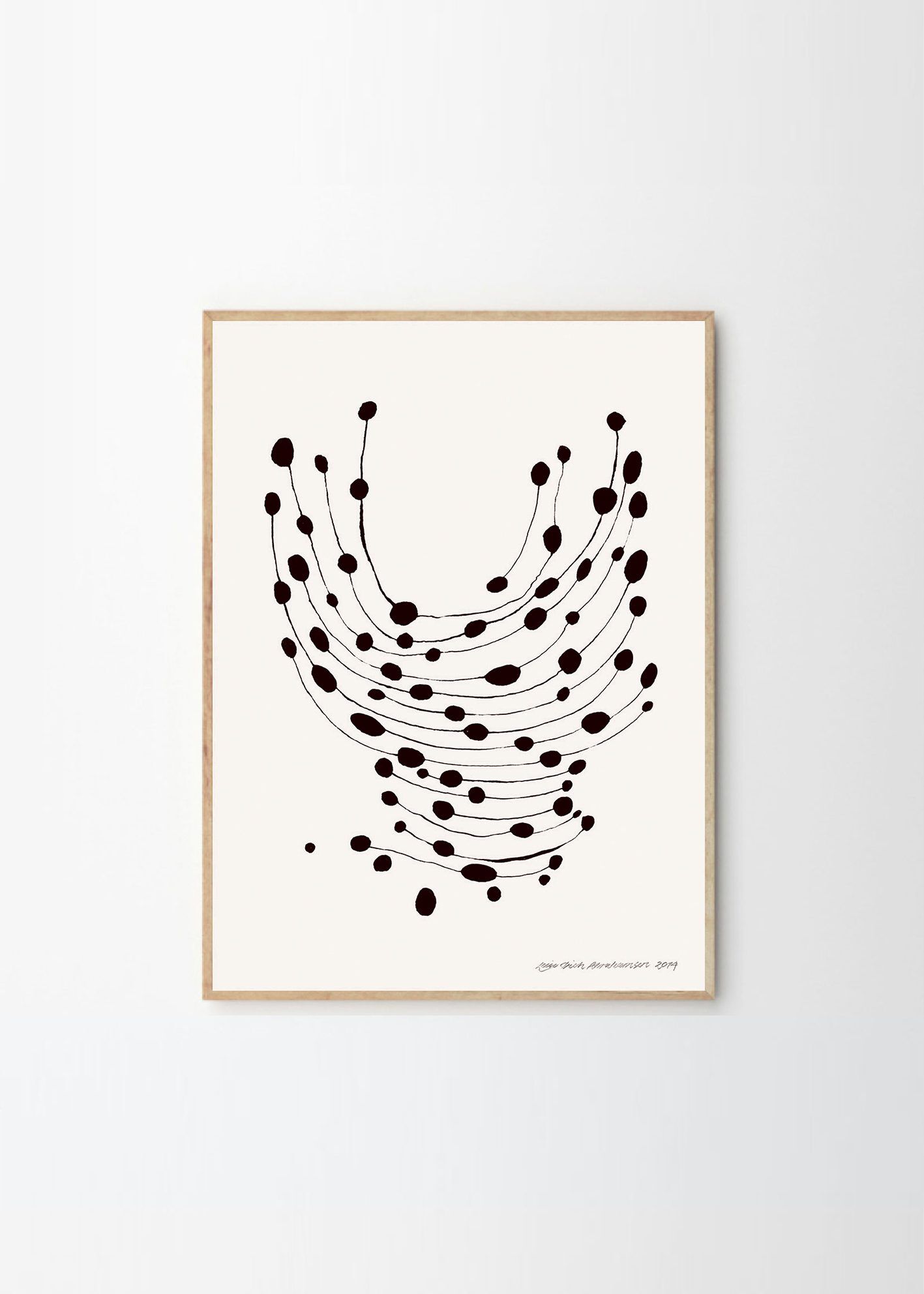 Leise_Dich_Abrahamsen_Dancing_Dots_Frame_Oak_Close_Up_Low_Res