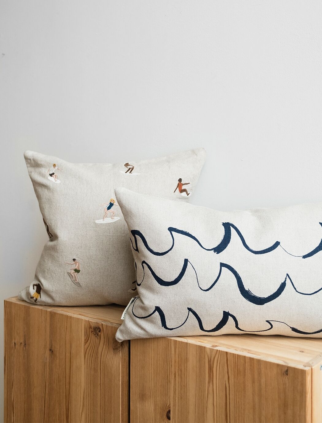 surfers_wave_cushion